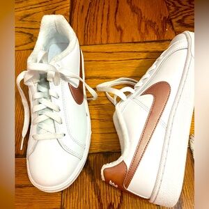 Nike Court Royale-sz. 8.5